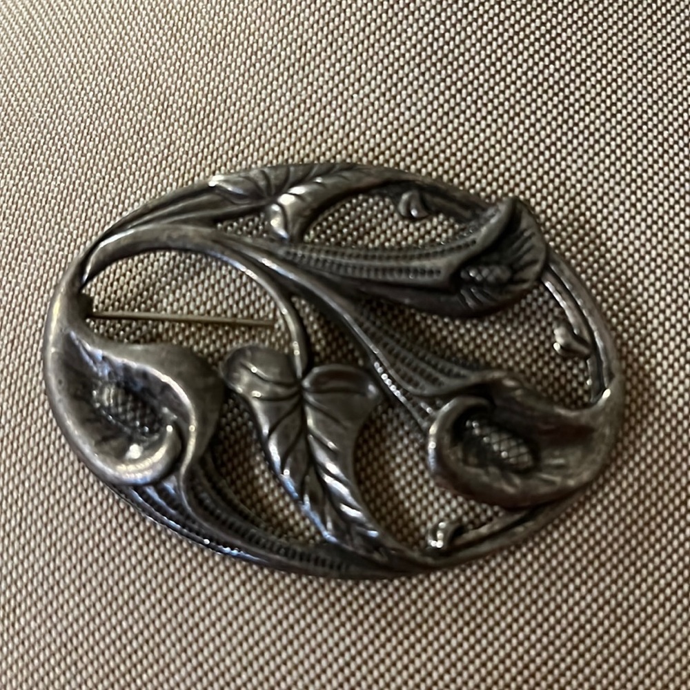 Floral unmarked silver antique lily’s brooch 2.5” x 2”